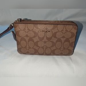 Coach Double Zipper Signature Clutch Wristlet.F 16109
